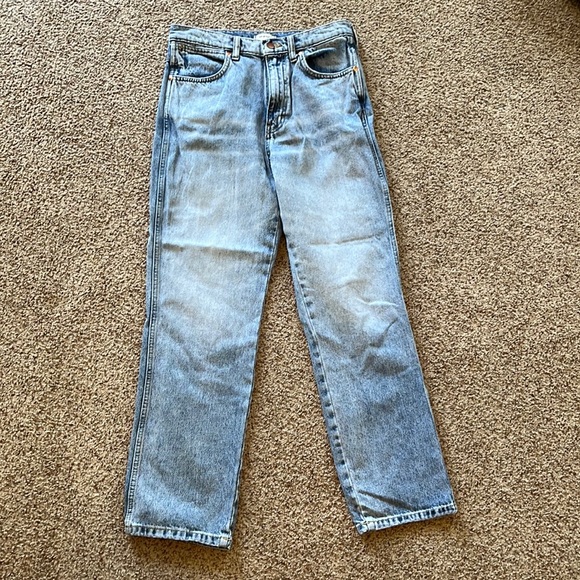 Denim - Wrangler high rise straight fit